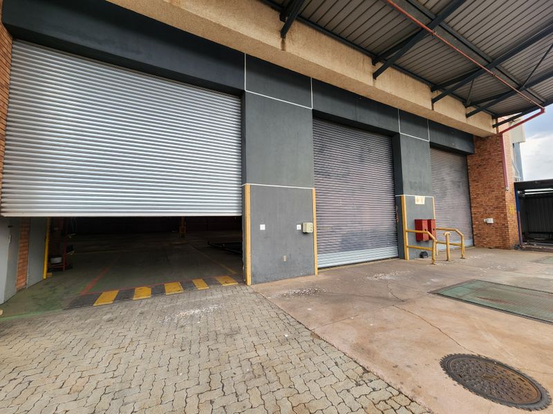 3502m2 A Grade Freestanding Logistics Warehouse with Superlink Access To Let, Rosslyn - Photo 3