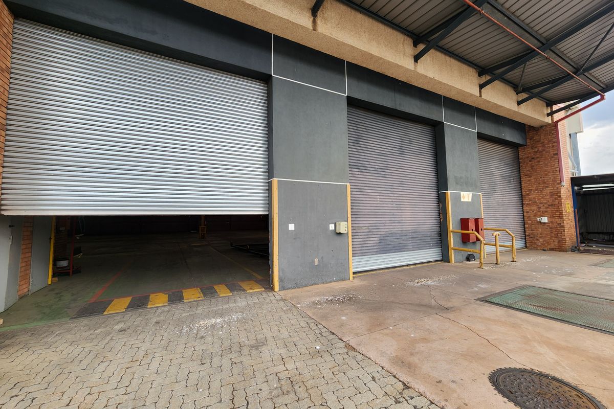 3502m2 A Grade Freestanding Logistics Warehouse with Superlink Access To Let, Rosslyn - Photo 3