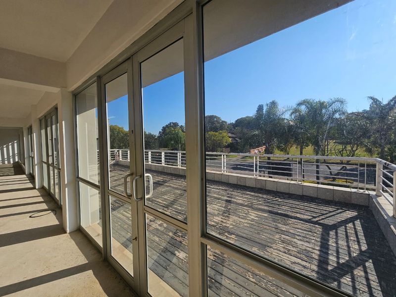 TO LET – Open-Plan Commercial Space | 556 m2 | Waterkloof Corner - Photo 1