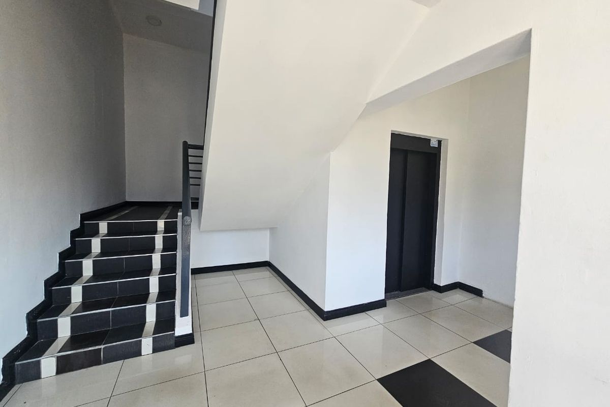 TO LET – Open-Plan Commercial Space | 556 m2 | Waterkloof Corner - Photo 2