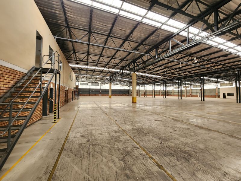 High-Capacity Freestanding 5746m2 A Grade Warehouse To Let in Rosslyn - Photo 4