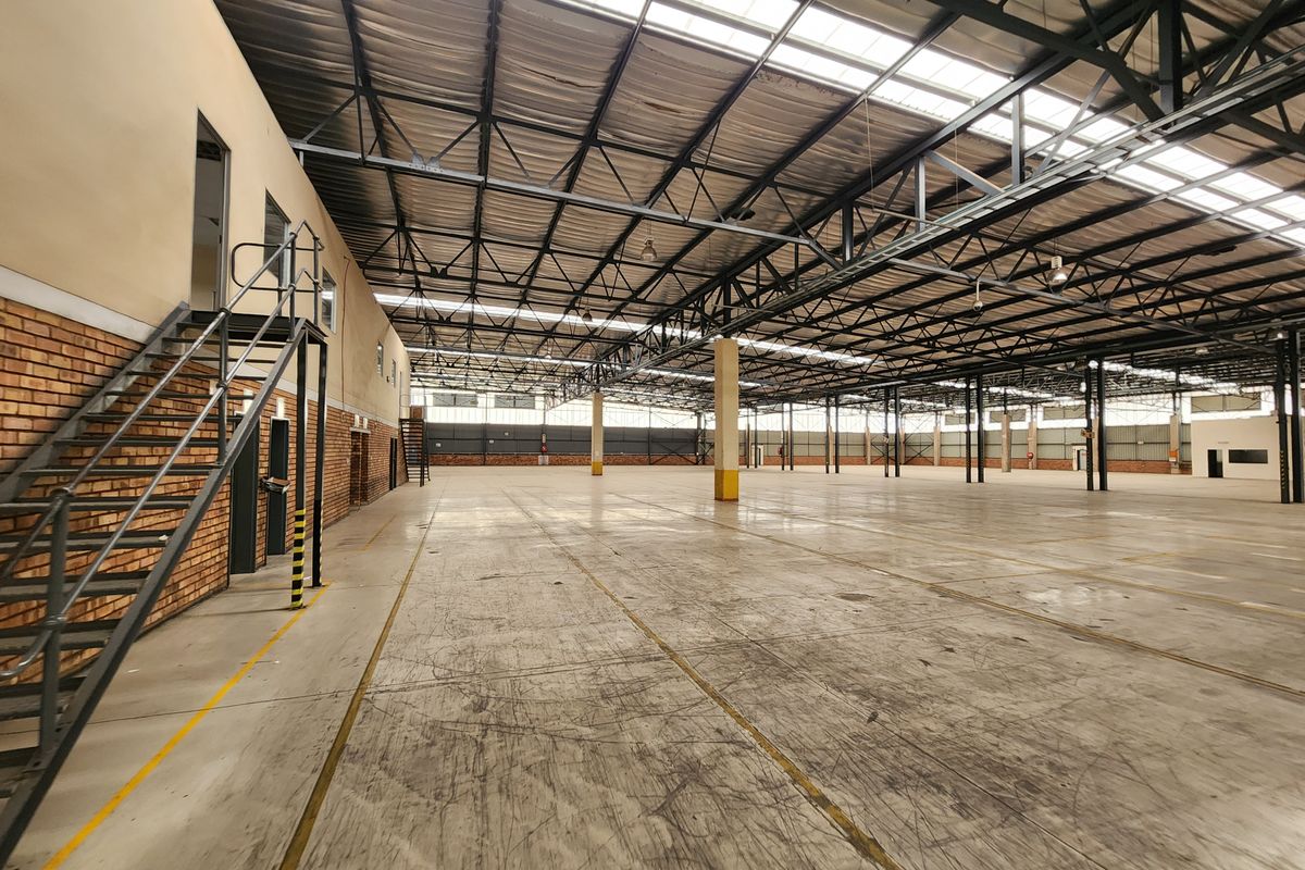 High-Capacity Freestanding 5746m2 A Grade Warehouse To Let in Rosslyn - Photo 4