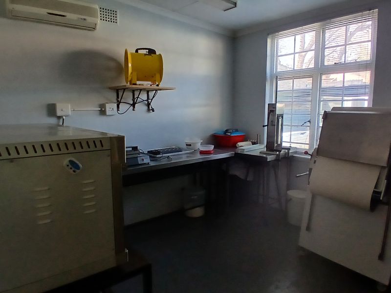 Business premise for sale in Boksburg. - Photo 9