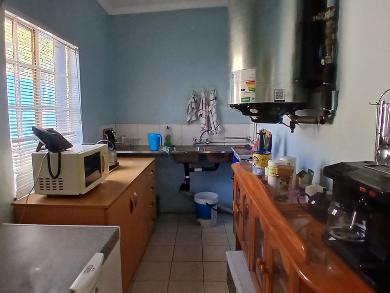 Business premise for sale in Boksburg. - Photo 8