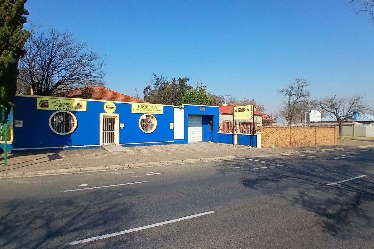 Business premise for sale in Boksburg. - Photo 2