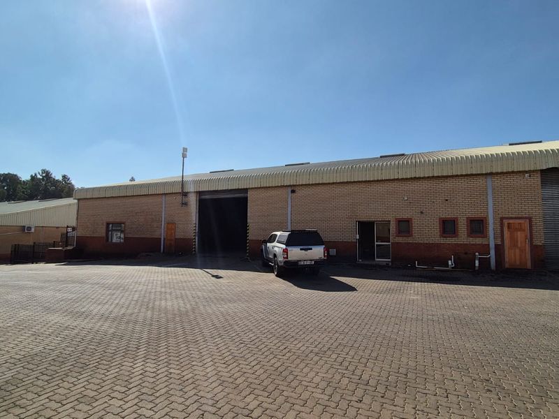 900m2 Industrial Warehouse, Prime Waltloo Logistics Facility with Interlink Truck Access - Photo 1
