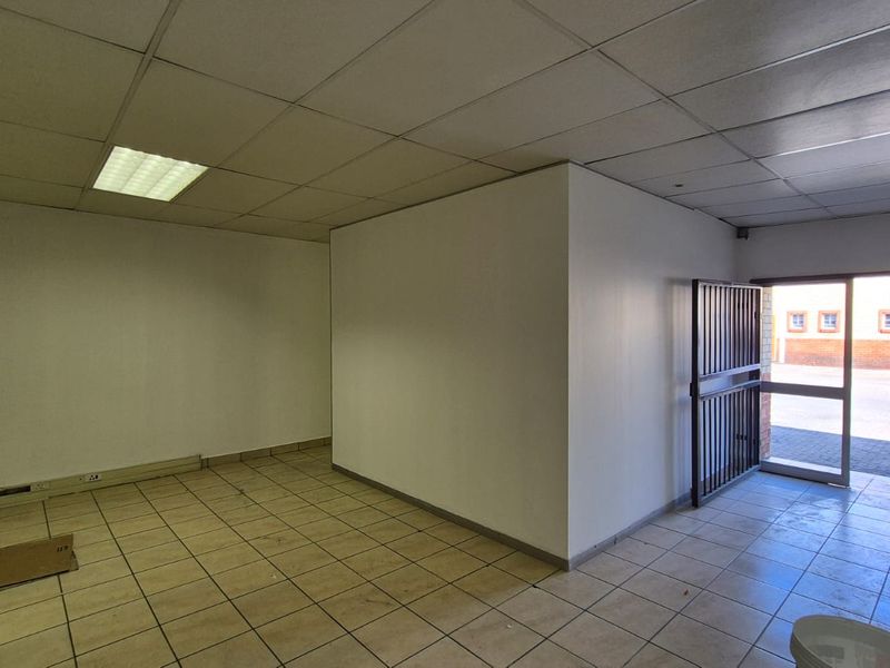 900m2 Industrial Warehouse, Prime Waltloo Logistics Facility with Interlink Truck Access - Photo 8