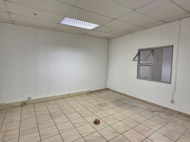 900m2 Industrial Warehouse, Prime Waltloo Logistics Facility with Interlink Truck Access - Photo 5