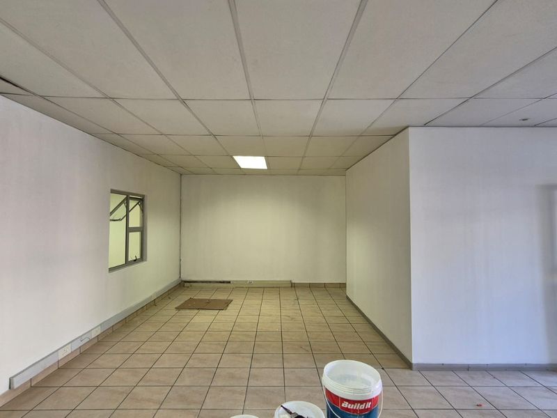 900m2 Industrial Warehouse, Prime Waltloo Logistics Facility with Interlink Truck Access - Photo 7