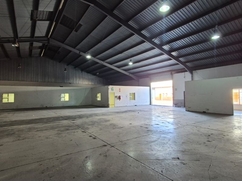 900m2 Industrial Warehouse, Prime Waltloo Logistics Facility with Interlink Truck Access - Photo 2