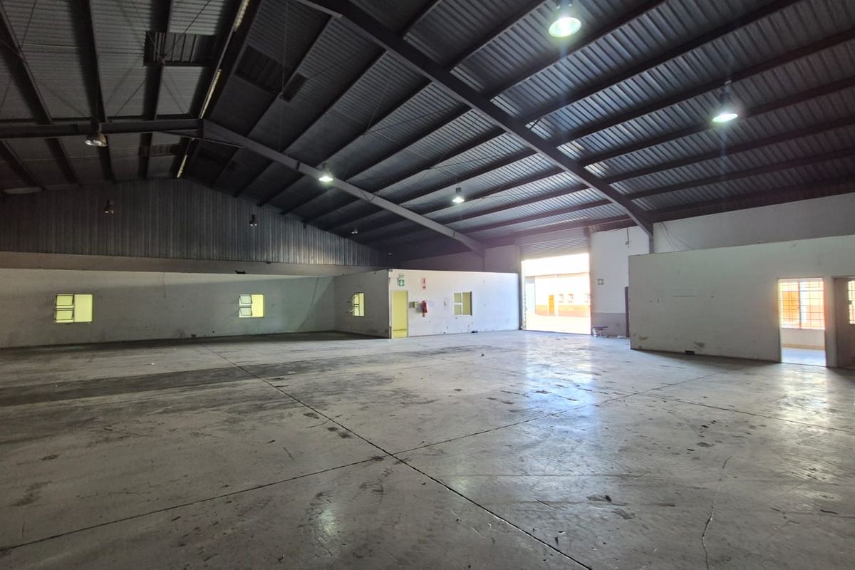 900m2 Industrial Warehouse, Prime Waltloo Logistics Facility with Interlink Truck Access - Photo 2