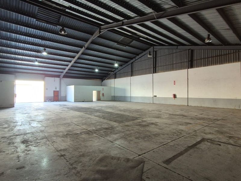 900m2 Industrial Warehouse, Prime Waltloo Logistics Facility with Interlink Truck Access - Photo 3