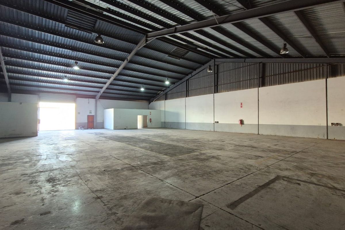 900m2 Industrial Warehouse, Prime Waltloo Logistics Facility with Interlink Truck Access - Photo 3