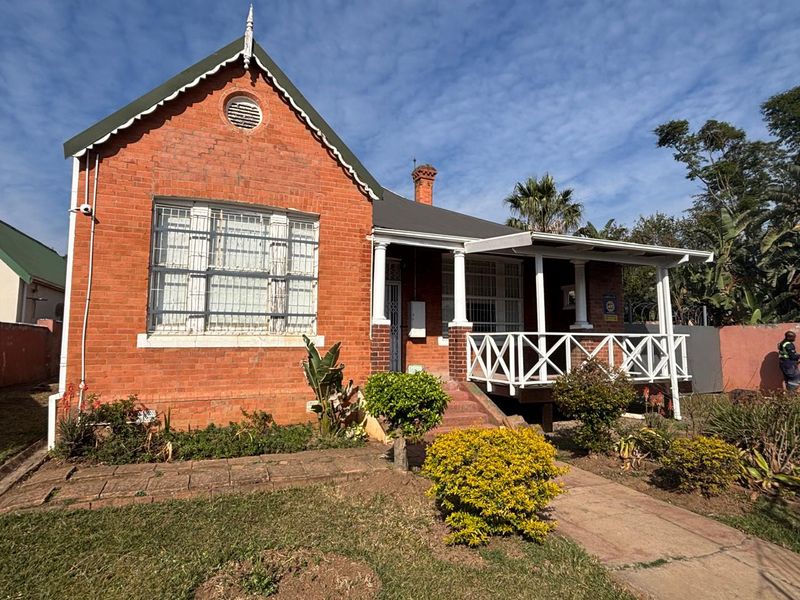 150sqm Office to Let in Scottsville at R16000-00 per month plus Vat. - Photo 1