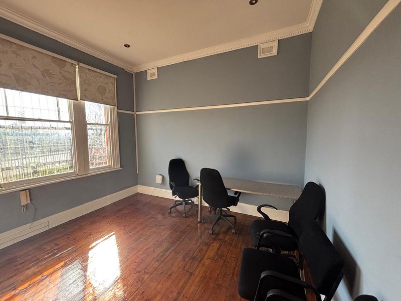 150sqm Office to Let in Scottsville at R16000-00 per month plus Vat. - Photo 4