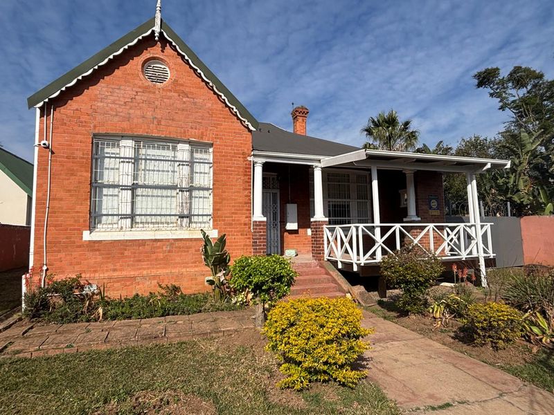 150sqm Office to Let in Scottsville at R16000-00 per month plus Vat. - Photo 2
