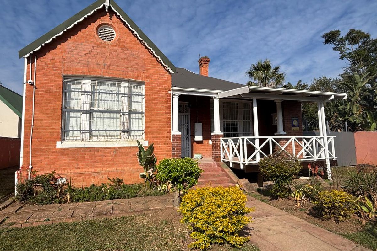 150sqm Office to Let in Scottsville at R16000-00 per month plus Vat. - Photo 2