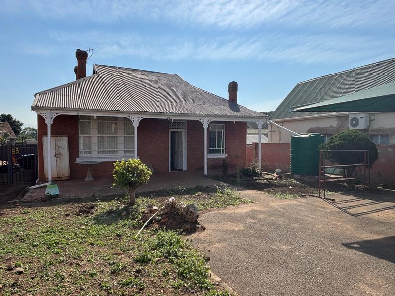 150sqm Office to Let in Scottsville at R16000-00 per month plus Vat. - Photo 10
