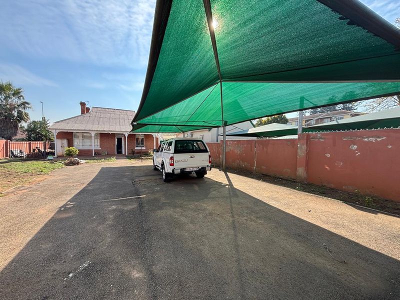 150sqm Office to Let in Scottsville at R16000-00 per month plus Vat. - Photo 9
