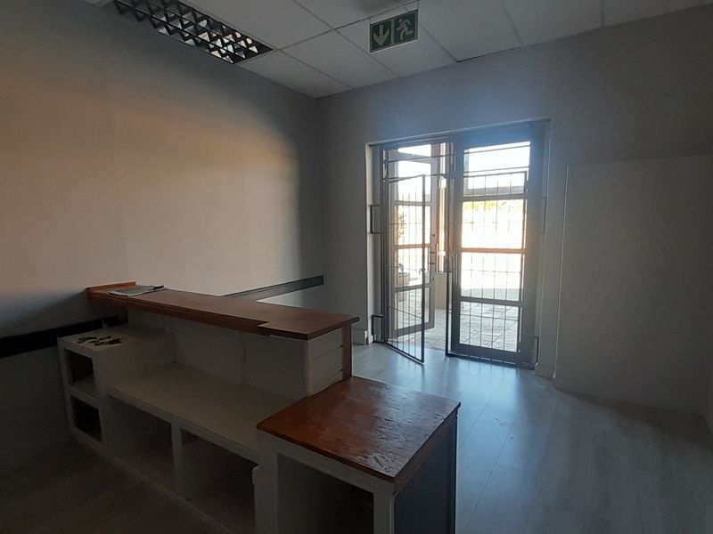 Professional First Floor Office at The Village Shopping Centre - Photo 6