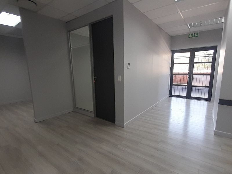 Professional First Floor Office at The Village Shopping Centre - Photo 9