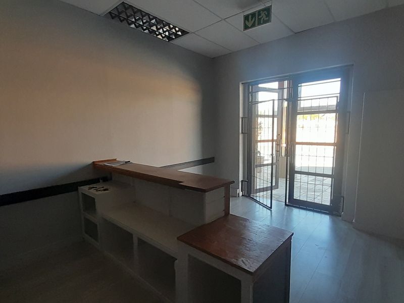 Professional First Floor Office at The Village Shopping Centre - Photo 5