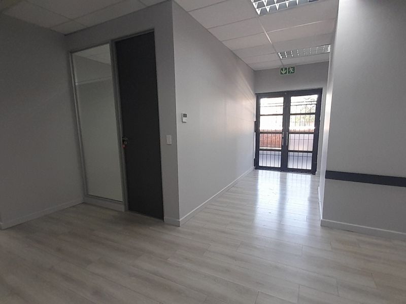 Professional First Floor Office at The Village Shopping Centre - Photo 10
