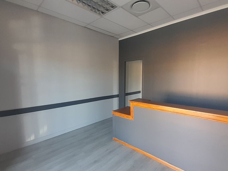 Professional First Floor Office at The Village Shopping Centre - Photo 3