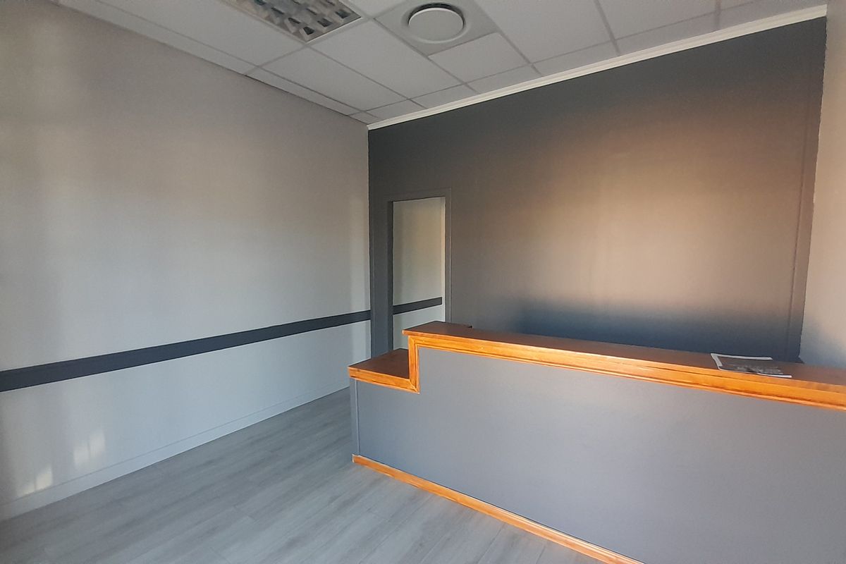 Professional First Floor Office at The Village Shopping Centre - Photo 4