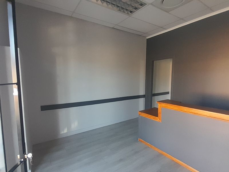 Professional First Floor Office at The Village Shopping Centre - Photo 2