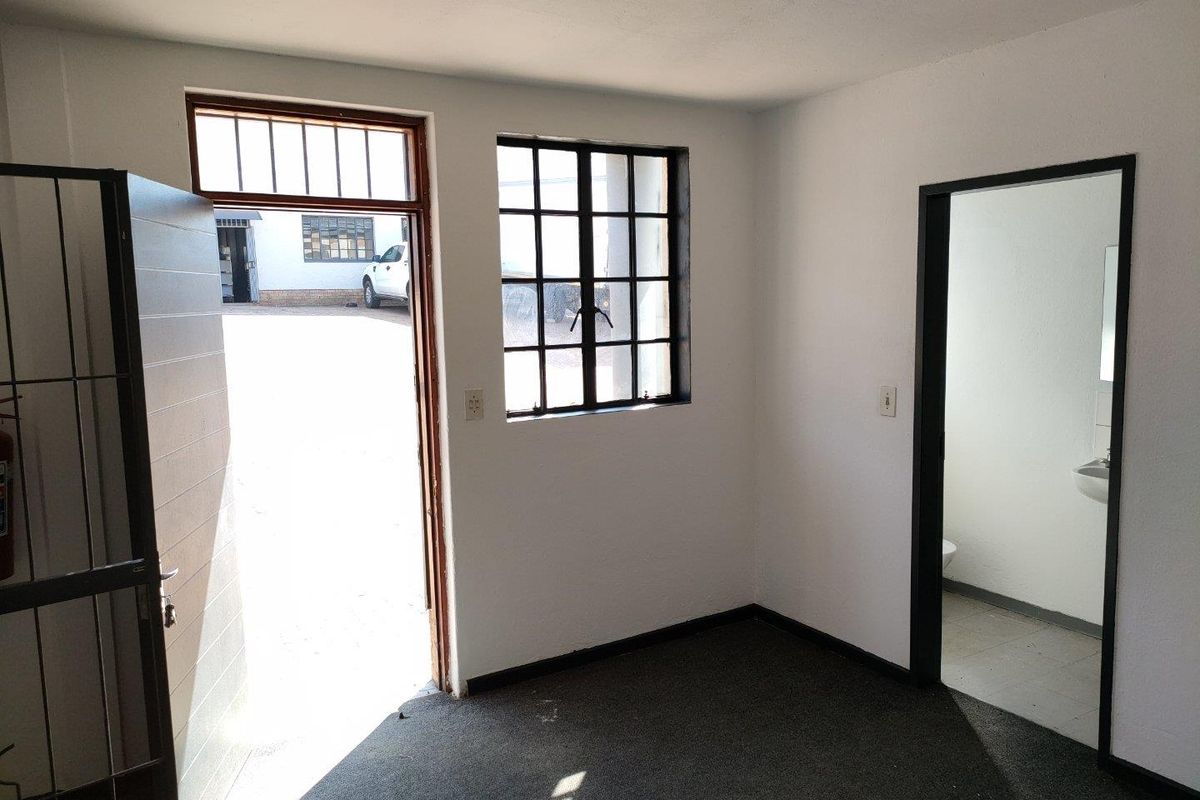 451m2 warehouse TO LET in Kya Sand, Engineering Close, Unit 6 - Photo 2