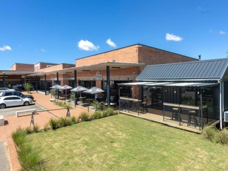 Prime Retail Space Available at The Avenues Centre, Hilton - Photo 4