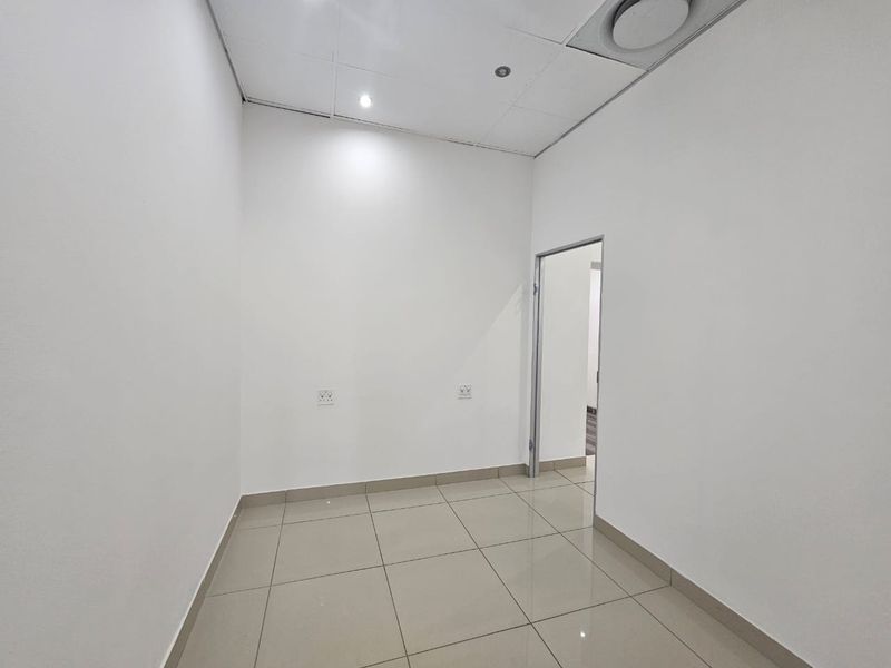 *TO LET | Modern Retail Space Available | 75 m2 | Gift Acres Shopping Centre | Lynnwood, Pretoria - Photo 7
