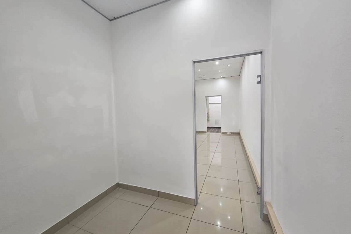 *TO LET | Modern Retail Space Available | 75 m2 | Gift Acres Shopping Centre | Lynnwood, Pretoria - Photo 5
