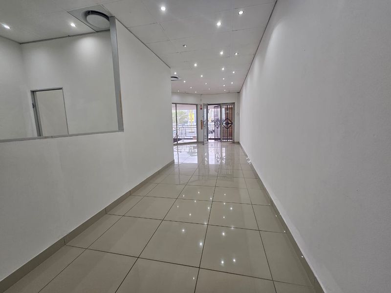 *TO LET | Modern Retail Space Available | 75 m2 | Gift Acres Shopping Centre | Lynnwood, Pretoria - Photo 4