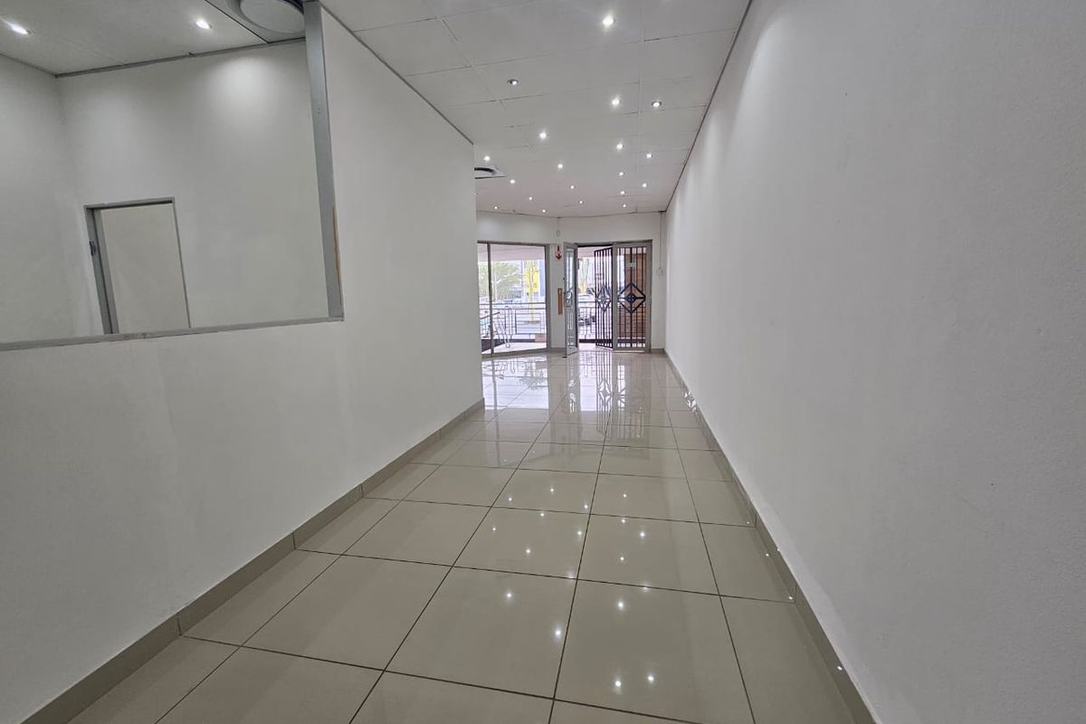 *TO LET | Modern Retail Space Available | 75 m2 | Gift Acres Shopping Centre | Lynnwood, Pretoria - Photo 4