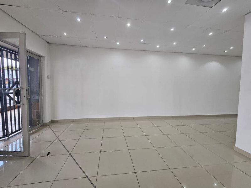 *TO LET | Modern Retail Space Available | 75 m2 | Gift Acres Shopping Centre | Lynnwood, Pretoria - Photo 3