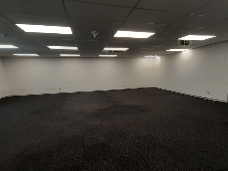 Modern Open Plan Office in the Heart of Menlyn's Commercial Hub - Photo 9