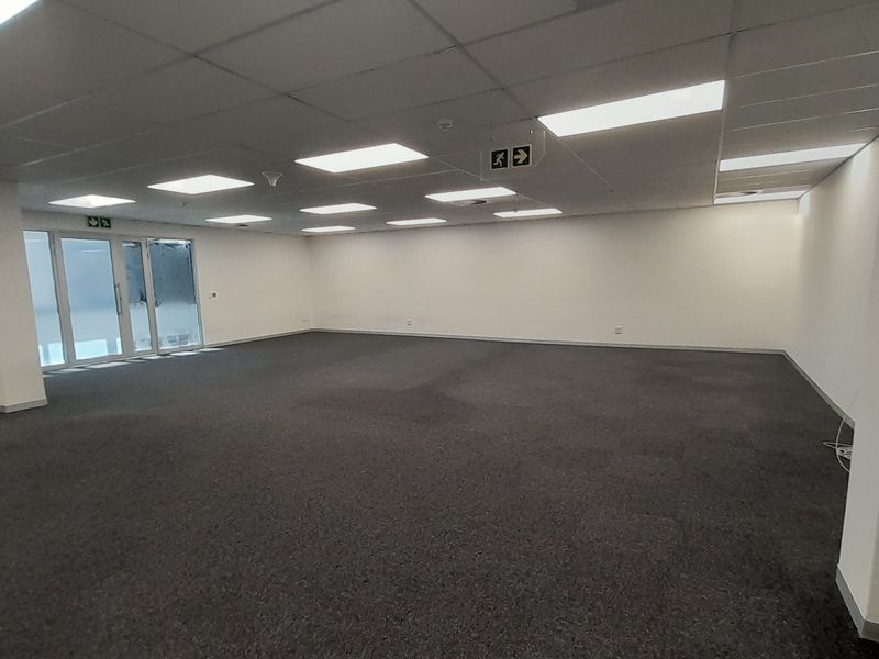 Modern Open Plan Office in the Heart of Menlyn's Commercial Hub - Photo 5