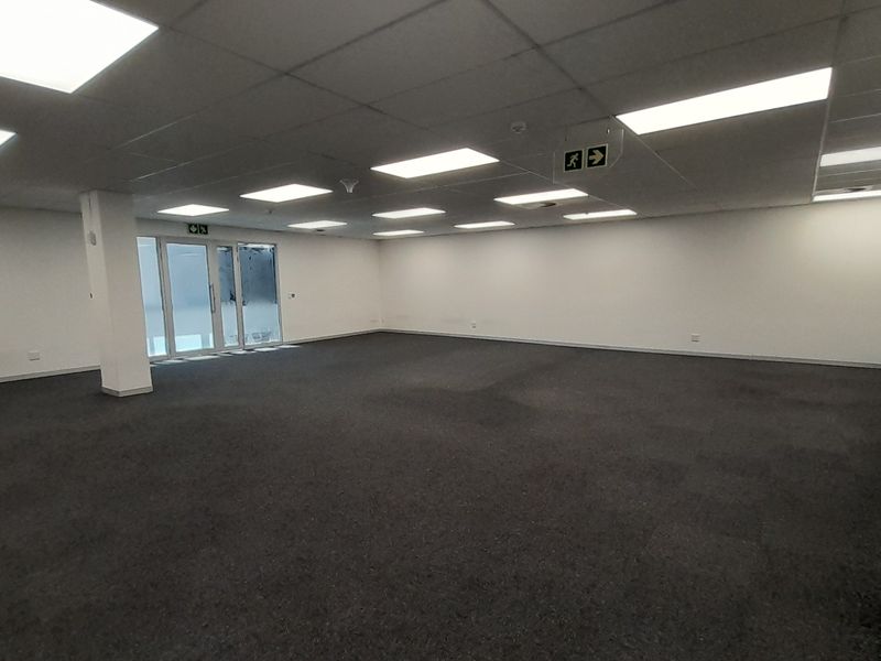 Modern Open Plan Office in the Heart of Menlyn's Commercial Hub - Photo 4