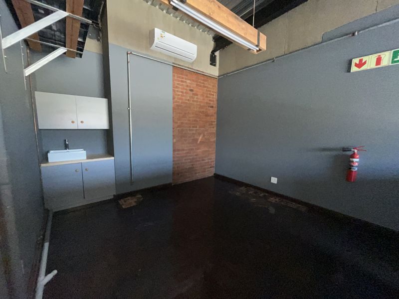 Modern Duplex Office To Let | ±70m2 | Utilities, Security & Parking Included - Photo 8