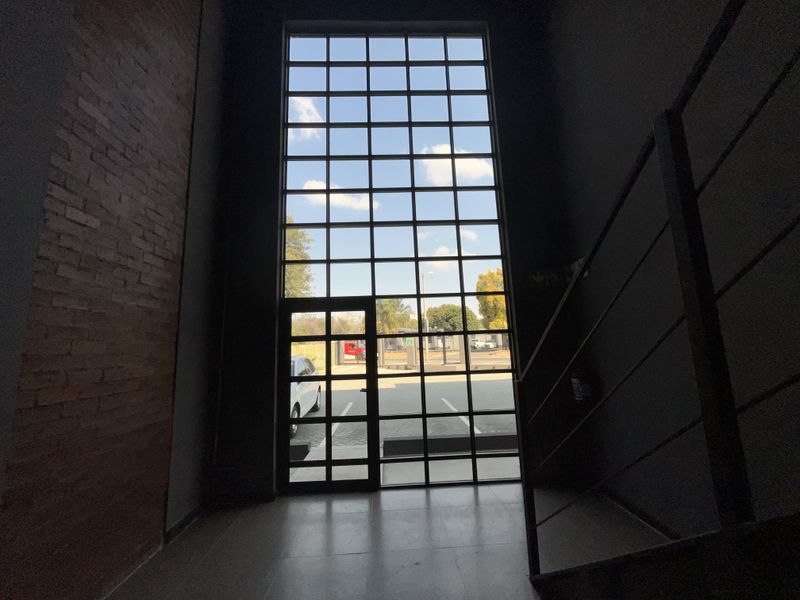 Modern Duplex Office To Let | ±70m2 | Utilities, Security & Parking Included - Photo 3