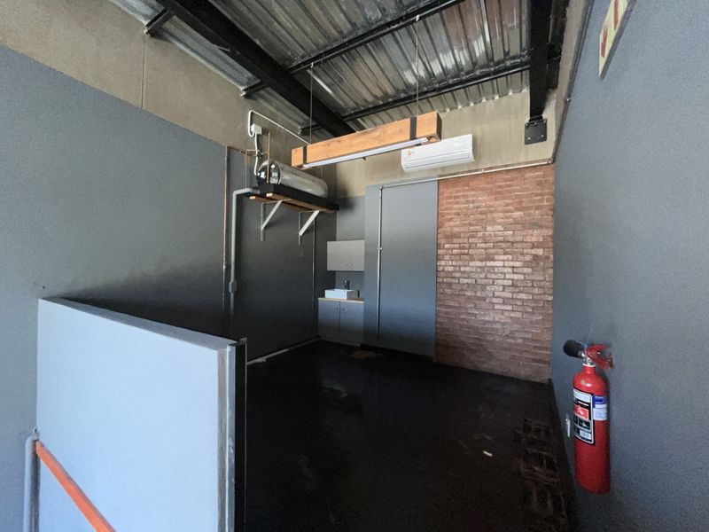 Modern Duplex Office To Let | ±70m2 | Utilities, Security & Parking Included - Photo 9
