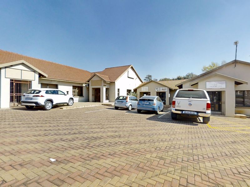 Excellent investment property in Farrar Park. - Photo 2