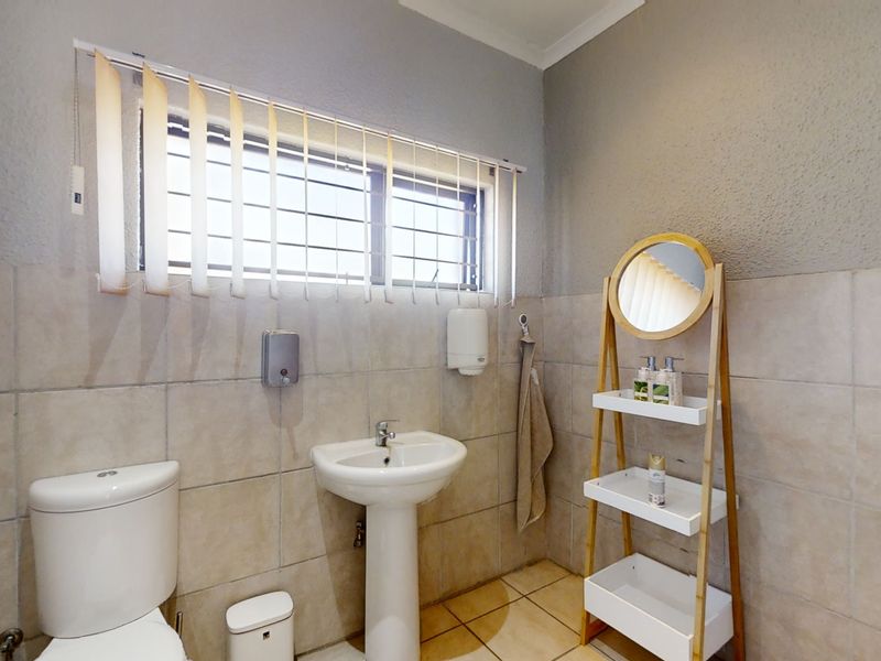 Excellent investment property in Farrar Park. - Photo 9