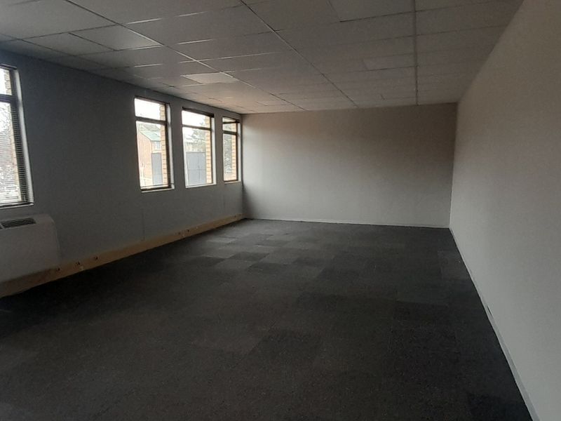Professional Small Office with Basement Parking Included - Photo 6