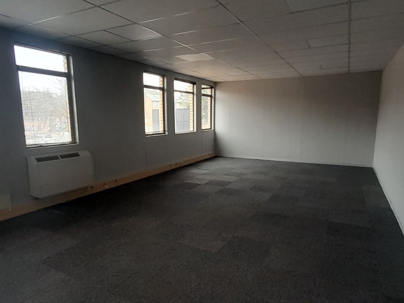Professional Small Office with Basement Parking Included - Photo 5