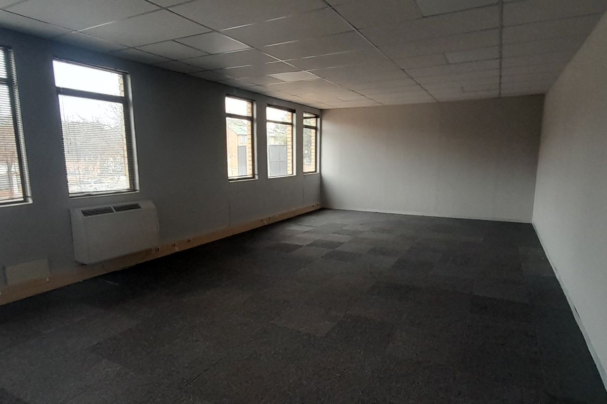 Professional Small Office with Basement Parking Included - Photo 5