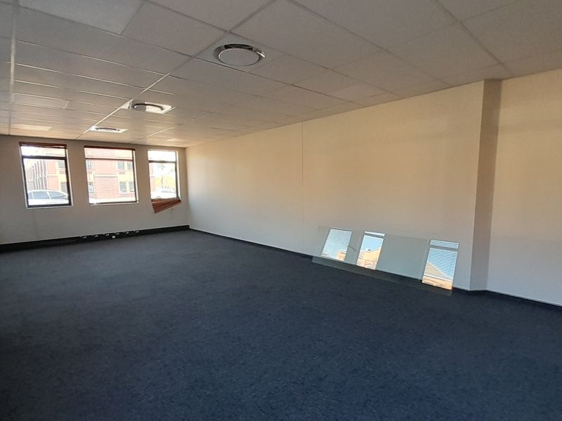 Modern Office Space with Private Office in Boardwalk Office Park - Photo 7