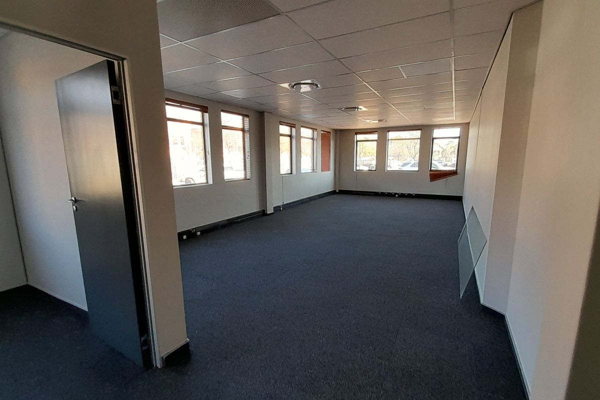 Modern Office Space with Private Office in Boardwalk Office Park - Photo 4